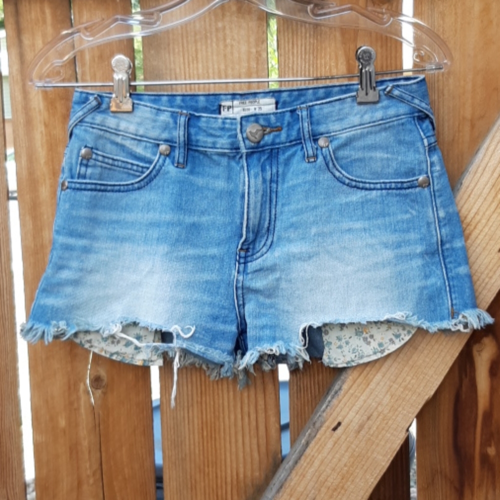 Free people denim cut off shorts lightwash sz 25